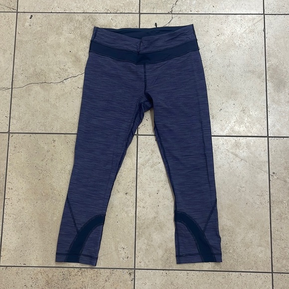 Lululemon 3/4 leggings size 6 with pockets and zipper - Picture 1 of 3